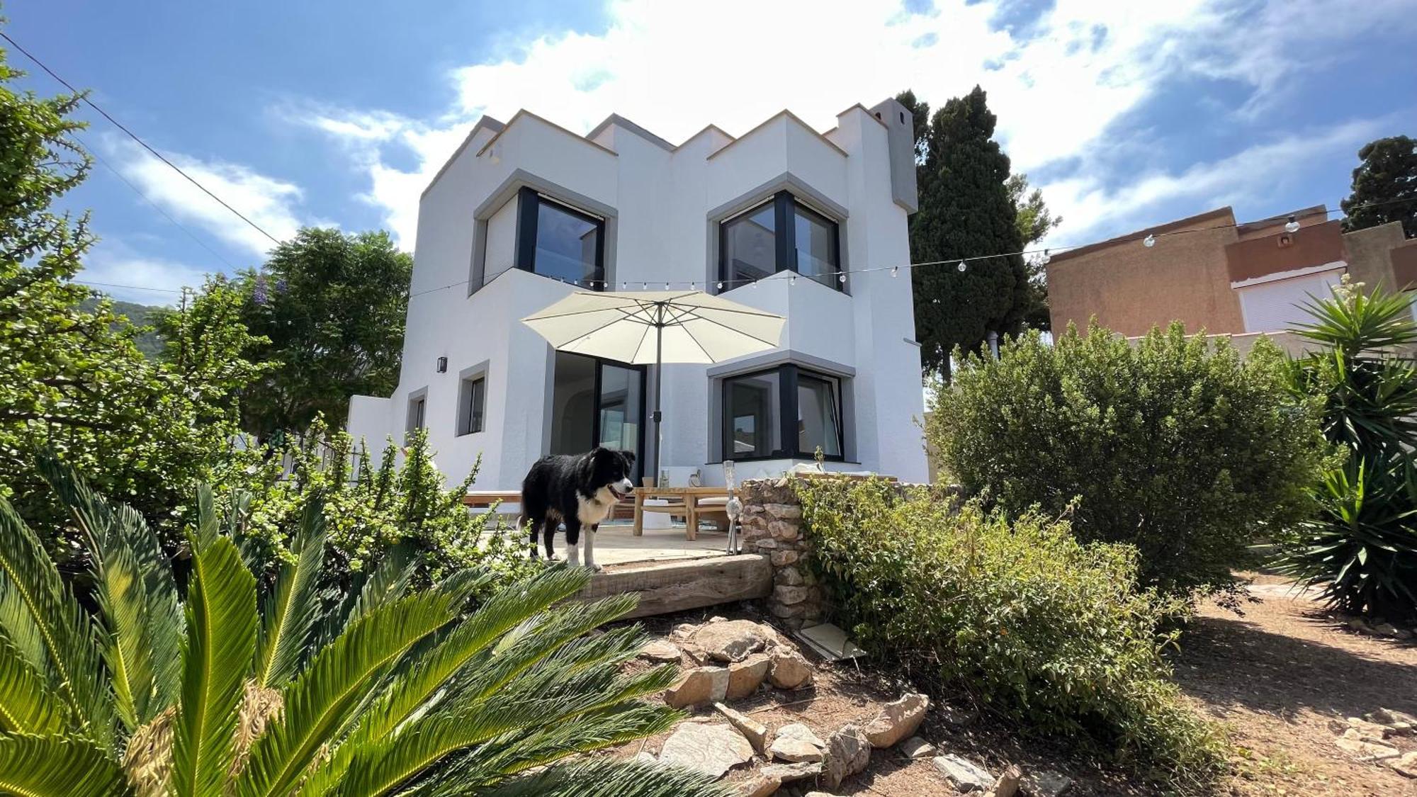 Spacious With Private Pool In Serene Countryside